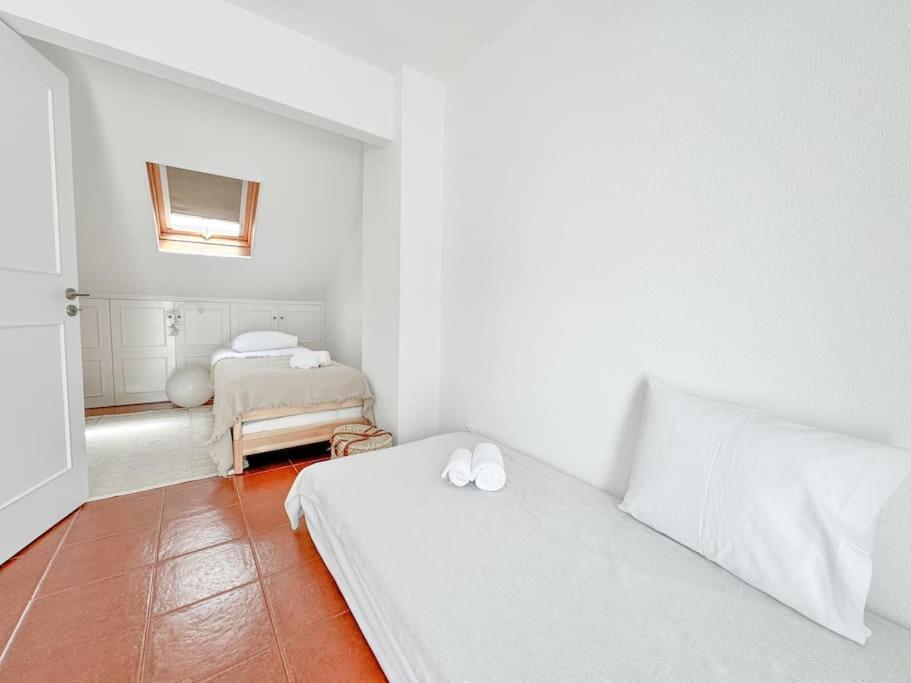 Costa Inn Beach House With Pool By Homeful Homes Costa da Caparica Exterior foto